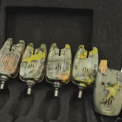 MACK2 Détection-Coffret 4 Détecteurs + Centrale Carp Addict Camo (Vert, Rouge, Jaune et Bleu)