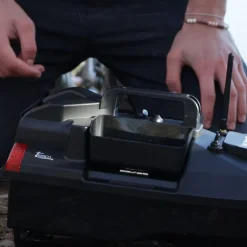 TEAM CARPFISHING Amorçage/Propulsion|Packs-Pack Dark Water NG Bait Boat + 2 Batteries Supplémentaires